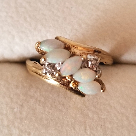 10K Gold Opal Ring